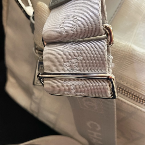 🆕Chanel CC XL Two Way New Travel line w/ Pouch attached😍 - Picture 4 of 15